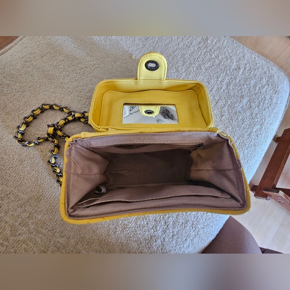 Yellow rectangular shaped purse from Italy 🇮🇹 - Picture 4 of 6